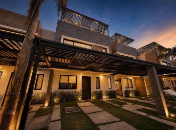 Casa · 150m² · 3 Recámaras · 2 Estacionamientos · Venta Casa en Angelópolis 3 Recámaras Fracc con Alberca