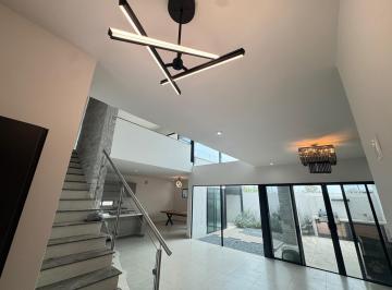 Casa · 215m² · 3 Recámaras · 2 Estacionamientos · Casa en Fraccionamiento Valle de Cumbres Premier