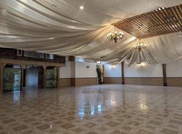 Local comercial · 2076m² · 6 Estacionamientos · Local en Renta - (4)