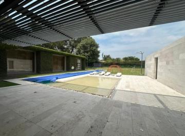 Casa · 1200m² · 4 Recámaras · 6 Estacionamientos · Casa en Venta - (4)