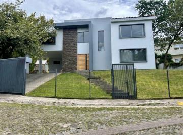 Casa en condominio de 5 habitaciones, Zapopan · Moderna Casa Las Cañadas, 5 Recamaras. Amplio Jardin, en Esquina.