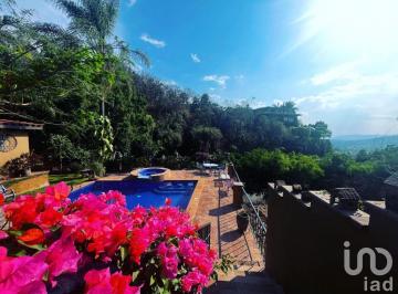 Casa · 524m² · 5 Recámaras · 2 Estacionamientos · Villa Amueblada en Club de Golf San Gaspar
