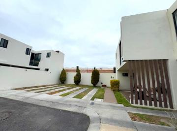 Casa en condominio · 200m² · 3 Recámaras · 3 Estacionamientos · Casa en Condominio en Venta en El Refugio