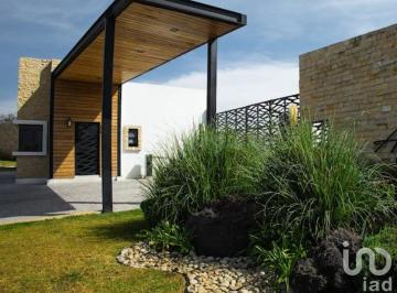 Casa · 202m² · 3 Recámaras · 2 Estacionamientos · Casa en Venta en Cholula