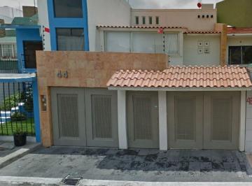 Casa en Venta de 3 habitaciones Campestre Coyoacán · Casa en Campestre Churubusco, con Jardin, Cerca de Parque, Centro Comercial y Vias Rapidas.