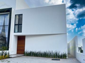 Casa · 122m² · 3 Recámaras · 3 Estacionamientos · Hermosa Casa en Venta en Privada en Juriquilla, Querétaro