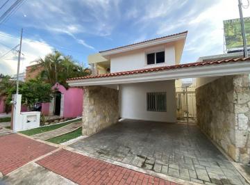 Casa · 250m² · 3 Recámaras · 2 Estacionamientos · Casa en Venta en Monterreal, Mérida.