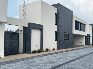 Casa · 205m² · 3 Recámaras · 2 Estacionamientos · Casa en Condominio en Venta