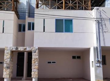 Casa · 107m² · 3 Recámaras · 1 Estacionamiento · Villa Flamingos de 3 Niveles con Paneles Solares a 1 Cuadra de La Playa