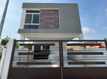 Casa · 142m² · 3 Recámaras · 2 Estacionamientos · Casa en Venta