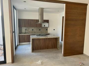Casa · 250m² · 3 Recámaras · 2 Estacionamientos · Casa en Venta en San Angel IV