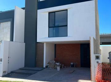 Casa · 250m² · 3 Recámaras · 2 Estacionamientos · Casa en Venta en San Angel IV