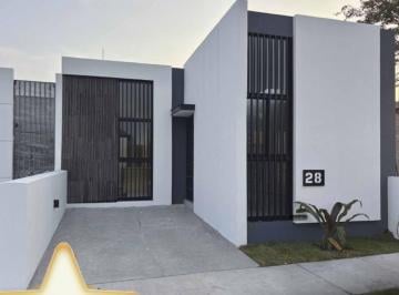 EN VENTA
CASA NOVA
3 recámaras (principal con baño), 3 recámaras con clóset, 2 b · Casa Venta Punto Rioja 1 Nivel 3 Habitaciones Cerca