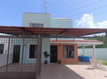 Casa de 4 habitaciones, Mérida · En Venta Casa con Terreno Excedente, Caucel Merida