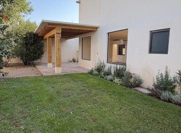 9e8d4226cd0aeb50356cbb8d729e05a74f191797ac9508c0bed3533674ffae50 · Casa en Venta en Jurica Nueva. 2
