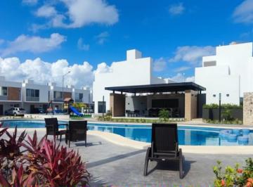 Casa de 3 habitaciones, Solidaridad · Casa de 3 Recamaras en Privada a 7 Km de La Playa