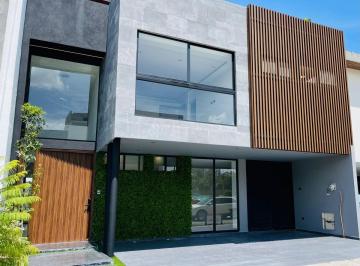 Casa de 5 habitaciones, San Andrés Cholula · Venta de Casa con 5 Recámaras y Jardín Zona Lomas de Angelópolis Cáscata
