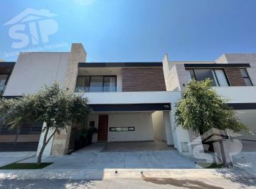 Casa · 307m² · 3 Recámaras · 2 Estacionamientos · Casa en Venta Dominio Cumbres - Arriba de Leones