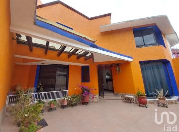 Casa · 219m² · 4 Recámaras · 2 Estacionamientos · Casa en Venta en San Felipe del Agua, Oaxaca de Juárez, Oaxaca.