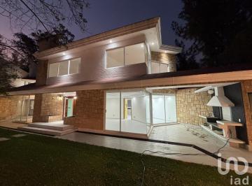 Casa · 631m² · 3 Recámaras · 4 Estacionamientos · Bonita Casa en Paseos del Bosque Naucalpan en Venta