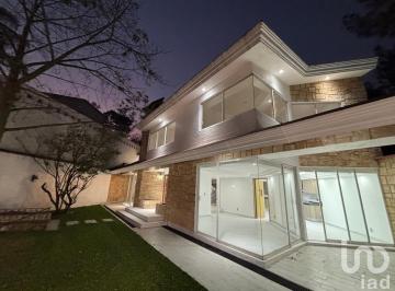 Casa · 631m² · 3 Recámaras · 4 Estacionamientos · Bonita Casa en Paseos del Bosque Naucalpan