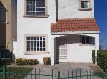 Casa · 126m² · 3 Recámaras · 1 Estacionamiento · Casa en Venta, Fraccionamiento Privado Riscos del Sol; Chihuahua, Chihuahua