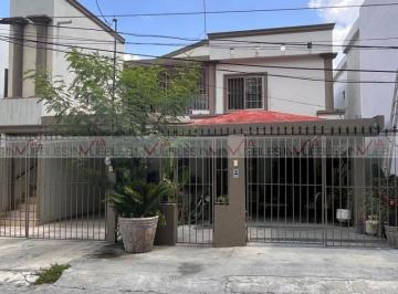 Casa · 480m² · 5 Recámaras · 2 Estacionamientos · Casa en Venta en Jardines de La Boca