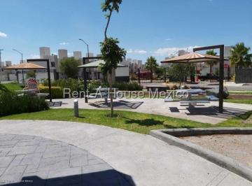 Casa de 3 habitaciones, El Marqués · Rincones del Marques, Venta - Casa con 3 Recámaras 1 en Planta Baja y Sala de Tv