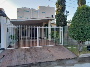 Casa · 3 Recámaras · 3 Estacionamientos · Casa - Las Américas