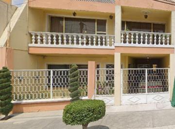 Casa en Venta de 4 habitaciones La Romana · Casa en Tlalnepantla, con Patio, 4 Recamaras, 2 Niveles y 2 Estacionamientos