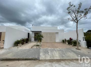 Casa · 170m² · 3 Recámaras · 2 Estacionamientos · Casa en Venta Privada Amaranta Conkal Entrega Septiembre 2025