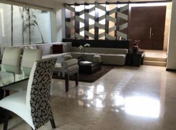 Casa · 436m² · 3 Recámaras · Casa en Fraccionamiento Vista Real; Ubicación Privilegiada Frente a Área Verde