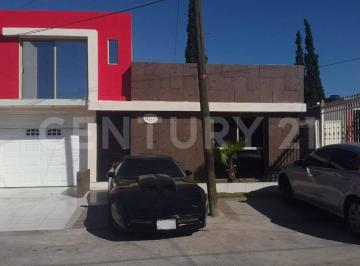 Casa · 214m² · 3 Recámaras · 5 Estacionamientos · Casa en Venta en Colonia Altavista