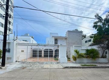 Casa · 240m² · 3 Recámaras · 2 Estacionamientos · Casa en Cazon