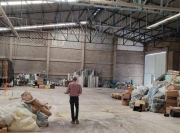 Bodega comercial de 7 habitaciones, León · Bodega Sobre Blvd en Renta de 1000 m²