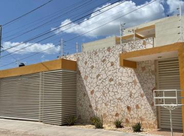 Casa de 4 habitaciones, Mérida · Casa con Paneles Solares y Alberca Privada, en Venta, Santa Rita Cholul.