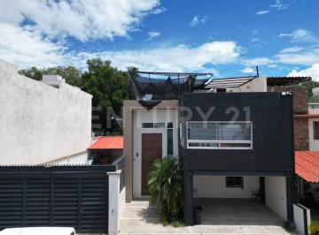 Casa · 285m² · 3 Recámaras · 10 Estacionamientos · Casa en Venta en Fraccionamieto Bosques de San Juan, San Juan del Río, Querétaro