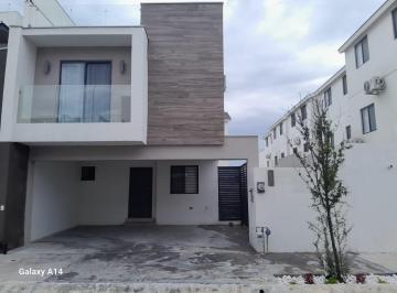 Casa de 3 habitaciones, Apodaca · Amplica Casa en Fracc. Privado