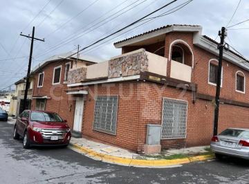 Casa · 535m² · 5 Recámaras · 2 Estacionamientos · Casa en Venta en Col. Villa Mitras en Monterrey