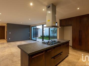 Casa · 265m² · 3 Recámaras · 2 Estacionamientos · Casa en Venta en San Angel IV, Slp