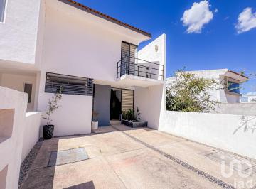 Casa · 188m² · 3 Recámaras · 2 Estacionamientos · Casa en Venta en Pedregal de Schoenstatt Corregidora Queretaro