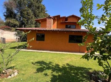 Casa de 3 habitaciones, Valle de Bravo · Casa en Renta en Cerro Colorado