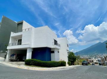 Casa · 335m² · 3 Recámaras · 2 Estacionamientos · Casa en Venta Privada Fundadores, Monterrey