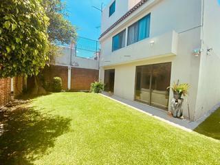 Casa · 247m² · 3 Recámaras · 2 Estacionamientos · Casa en Venta Muy Amplia y con Jardín en Villas San Alejandro a Pie de Calle en Puebla