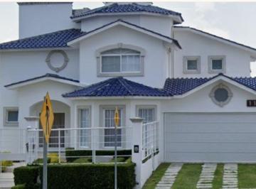 Casa · 466m² · 6 Recámaras · 2 Estacionamientos - GARANTIA HIPOTECARIA · Casa en Juriquilla Qro. de 2 Niveles, 6 Recamaras, Jardin, Patio, Cerca de Parque y Vias Rapidas.