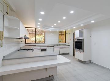 Casa de 3 habitaciones, Cuajimalpa de Morelos · ¡Oportunidad Única! Propiedad Para Remodelar a Tu Gusto – Excelente Ubicación Bosques de Las Lomas