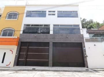 Casa de 4 habitaciones, Morelia · Casa en Venta Col. Bosque Camelinas