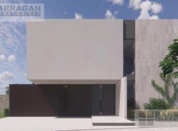 Casa · 315m² · 4 Recámaras · 3 Estacionamientos · Espectacular Casa Moderna Lomas del Campanario Norte, Santa Inés