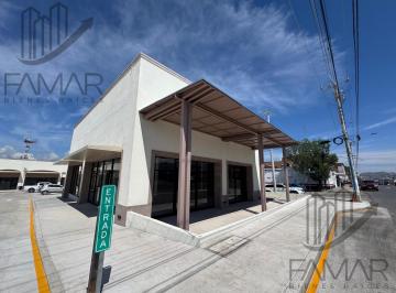 Local comercial · 250m² · 67 Estacionamientos · Local en Zarco