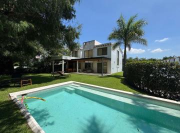 Casa de 4 habitaciones, Emiliano Zapata · Villa en Venta Paraiso Country Club